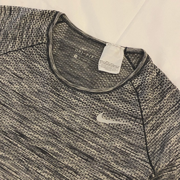Nike Dri-Fit womens long sleeve size Extra Small - Picture 2 of 6